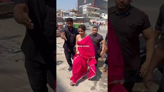 ఎర్ర చీరలో రోడ్డుమీద అలా నడుస్తుంటే  Bigg Boss siri Hanumanthu in beautiful saree on road [upl. by Malvie]