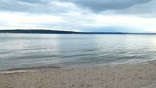 Meer Spaziergang Crikvenica Sand Kies Strand Kroatien Frühling im April Urlaub Sonne Wasser Croatia [upl. by Rosa278]