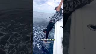 NYEBUR KE LAUT DEMI MENGAMBIL HPNYA YANG JATUH ajokoyen fishing mancing shorts [upl. by Hynes]