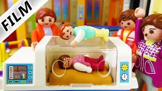 Playmobil Film deutsch  EMMAS 1 TAG IN KITA  Kind muss ins Krankenhaus  Kinderfilm Familie Vogel [upl. by Luttrell]