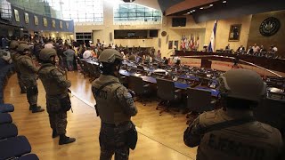 Nayib Bukele irrumpe con militares armados en el Congreso salvadoreño [upl. by Politi33]