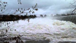 Barrage de Chambly lors des inondations 5 mai 2011 [upl. by Norab]