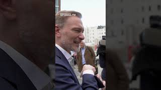 Was kosten die Manschettenknöpfe Herr Lindner  SPIEGEL TV Shorts [upl. by Asilla404]