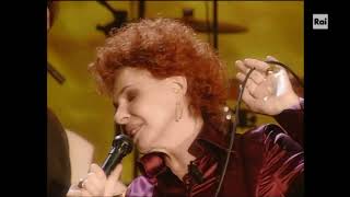 Ornella Vanoni amp Gino Paoli  Ti lascio una canzone  Live 2005 [upl. by Pren781]