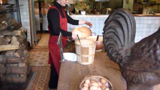 PREPARATION DE LOMELETTE DE LA MERE POULARD AU MONT ST MICHEL [upl. by Womack966]