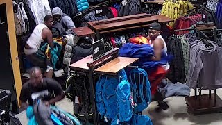 Group steals 30K from store in seconds  FOX6 News Milwaukee [upl. by Dawna]