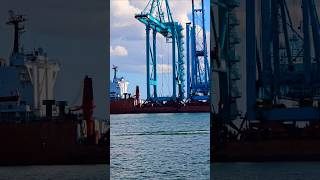 PORTABLE PORT GARGANTUAN CRANE SHIP ship wow epic waves roughseas [upl. by Canada]