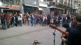 Artistas callejeros deslumbran al público en Argentina [upl. by Drucy41]