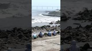 Several tourists are watching the high tide in Qiantang River The tide is coming Danger is imm [upl. by Nimra]