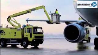 Le dégivrage des avions à laéroport de Montréal [upl. by Niran618]