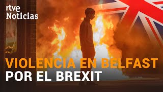 IRLANDA DEL NORTE 8 detenidos y 32 agentes heridos por DISTURBIOS en protesta por el BREXIT  RTVE [upl. by Kelwin]