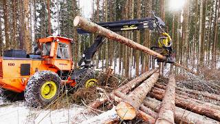 Working On Old Kockums 880 Tree Harvester [upl. by Gothar]