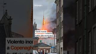 Forte incendio a Copenaghen in fiamme l’edificio della vecchia Borsa shorts [upl. by Yelsa678]