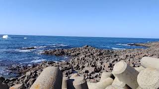 知床 三角岩と美しすぎる青い海Shiretoko Sankaku Rock and the beautiful blue sea [upl. by Imogene]