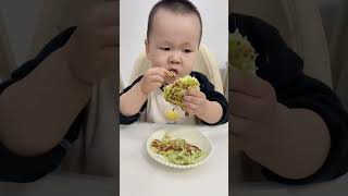 What does a twoyearold baby eat for one meal Shredded radish pancakes Grate green radish [upl. by Hege]