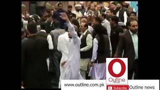 shoe hurled on nawaz sharif in Jamia Naeemia Lahore complete video [upl. by Coray]