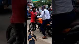 बाइक वाले ने कार वाले को सीधा समझा bike wale ne bula liya Apne Parivar Wale Ko [upl. by Airrehs817]