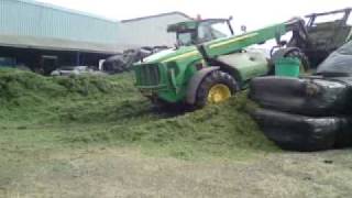 JOHN DEERE 3420 LOADER CLAMPING GRASS SILAGE [upl. by Limay300]