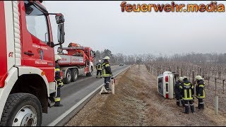 Pkw landet nach Unfall auf der Seite liegend in einem Weingarten [upl. by Edgardo]