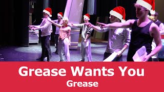 Speciale kersttoegift tijdens show  Grease [upl. by Akoyin]