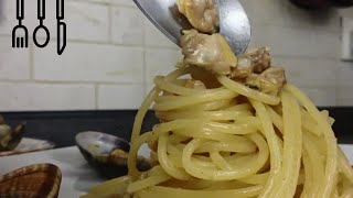 Spaghetti con le vongole Risottati in Padella [upl. by Bolger9]