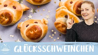 Glücksschweinchen aus Hefeteig – deine Liebsten werden sich riesig freuen 🍀😍🐷 I Einfach Backen [upl. by Dulcea]