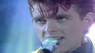 Thompson Twins  Hold Me Now Live Subtitulado [upl. by Pero970]