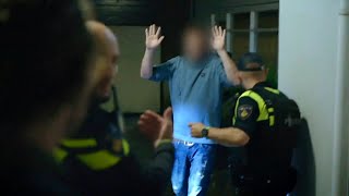 Grote politie inval bij illegaal gokparadijs  Den Haag [upl. by Arreyt416]