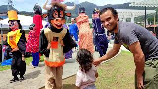 🎭 Mascarada y Cimarrona Escazuceña Tradicional Domingo Embrujado parte 3 Costa Rica 4K 2023 [upl. by Shandee340]