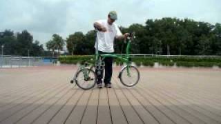 Brompton Folding Demowmv [upl. by Gnilyarg]