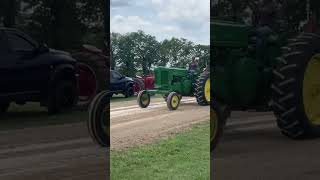 John Deere 70 Pulling tractorpulling pulling 2cylinder johndeere farmequipment fair summer [upl. by Weisbrodt]