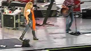 Heidi NewField from Trick Pony singing quotPour Mequot at the Kentucky State Fair [upl. by Eel]