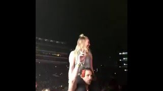 Hilary Duff dancing to Beyonces quotCrazy In Lovequot at the Formation World Tour [upl. by Jeremias671]