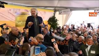 M5S GRILLO A IMOLA VI FREGANO CON LE IMMAGINI [upl. by Pytlik]