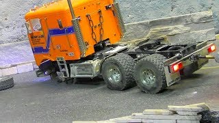 RC Truck loses Wheel New Russian Ural 4320 with Low Loader first ride [upl. by Gwenette15]