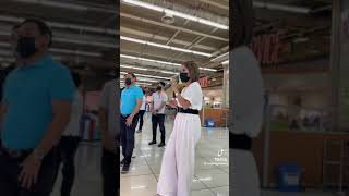 ALUGUEL DE KARAOKÊ PRA SÃO JOSÉ DOS CAMPOS MENINA ARRASA CANTANDO NO SHOPPING NA PANDEMIA KARAOKÊ [upl. by Elburt146]