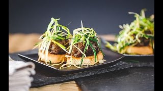 Boulettes de viande hachée avec paille de poireaux  Recette de Betty Bossi amp Miele [upl. by Eneiluj]