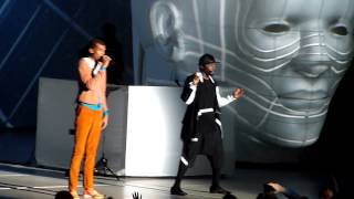 WillIAm amp Stromae  Papaoutai  Live Surprise  Paris Bercy WillPowerTour 16122013 HD [upl. by Ralleigh]