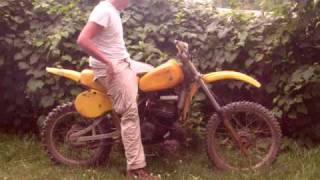 1980 Yamaha YZ250 funny start [upl. by Akcimehs]