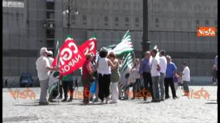 Napoli manifestazione dei sindacati contro lo sfruttamento del lavoro [upl. by Latreshia]