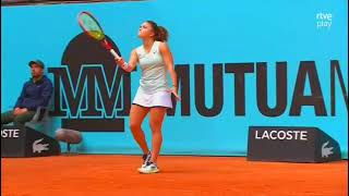 Mirra Andreeva vs Jasmine Paolini salida a pista Madrid Open 2024 QF Feliz cumpleaños Mirra 17 [upl. by Akilam278]