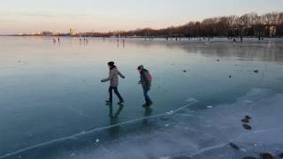 Balaton jég korcsolyapálya –Siófok Kikötői móló mellett 20170108 [upl. by Kyne942]