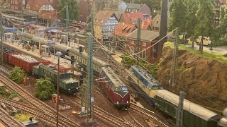 Modellbahn H0 Fahrt über zwei AnlagenVon Petersdorf nach Mittelstadt [upl. by Ardyce]