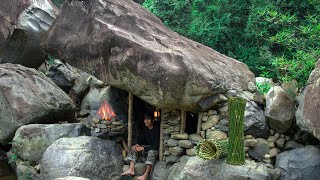 3 DAYS solo survival CAMPING  FISH TRAP CATCH and COOK Survival Shelter under the giant rock [upl. by Lucie]