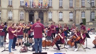 La chorale de Peterborough en concert dans la rue à Bayeux [upl. by Anirrehs]