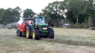 Loonbedrijf Cnossen aan het pakken persen in Nijeholtpade [upl. by Neeuq]