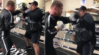 CANELO LOOKING LIKE A 168LBS MEXICAN BEAST ON THE MITTS FIRES OFF RAPID FIRE COMBOS IN TRAINING [upl. by Curnin697]