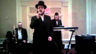 Yoely Greenfeld singing Zemer Avrumy berko on keyboard [upl. by Marian318]