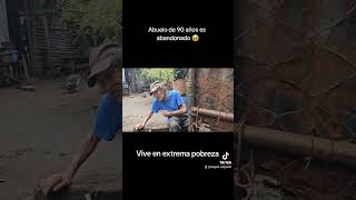 A su 90 años es abandonado en la calle viral ayudasocial viral [upl. by Anaej229]