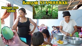 CARI MANGGA DI HUTAN DENGAN MAMA [upl. by Ppik]